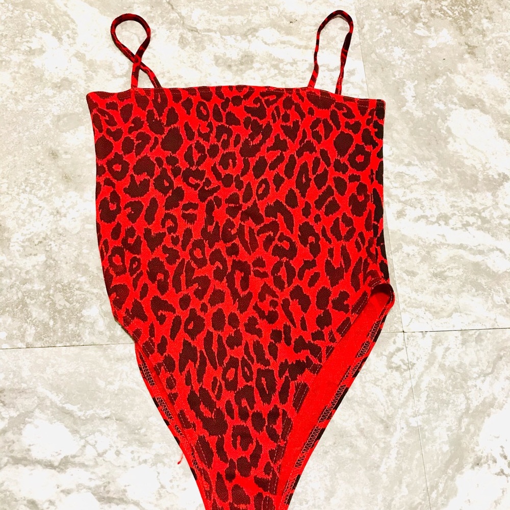 Red leopard print Body suit ♥️